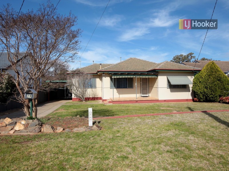 29 Kennedy Avenue, Kooringal NSW 2650