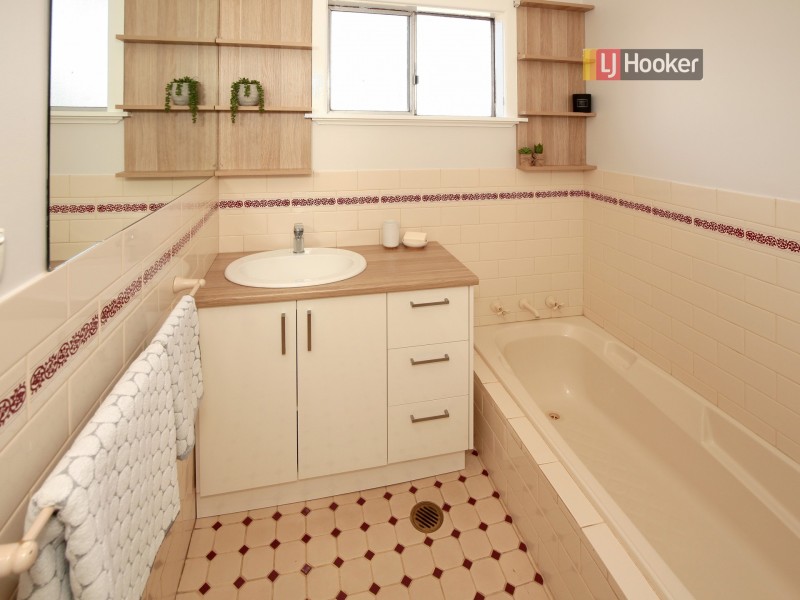 29 Kennedy Avenue, Kooringal NSW 2650