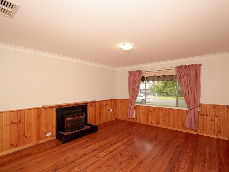 6 Cutler Avenue, Kooringal NSW 2650