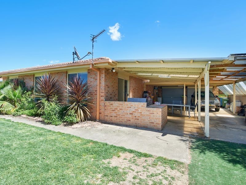 68 Dalman Parkway, Glenfield Park NSW 2650
