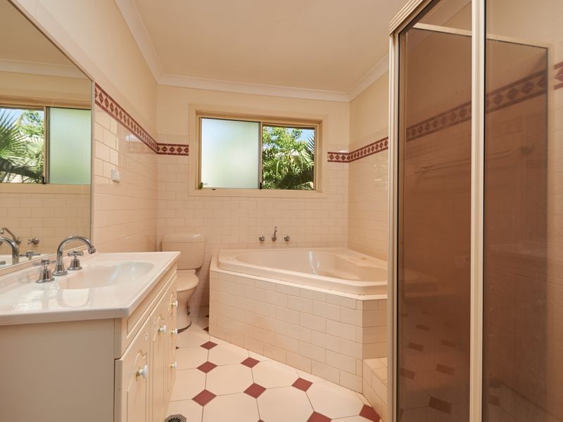 68 Dalman Parkway, Glenfield Park NSW 2650