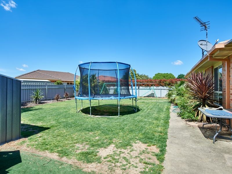 68 Dalman Parkway, Glenfield Park NSW 2650