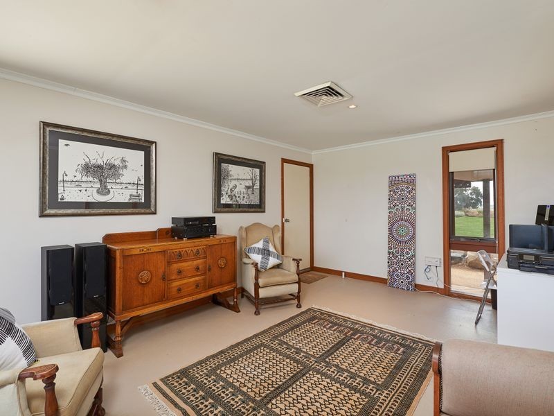 77 Bavin Road, North Wagga Wagga NSW 2650