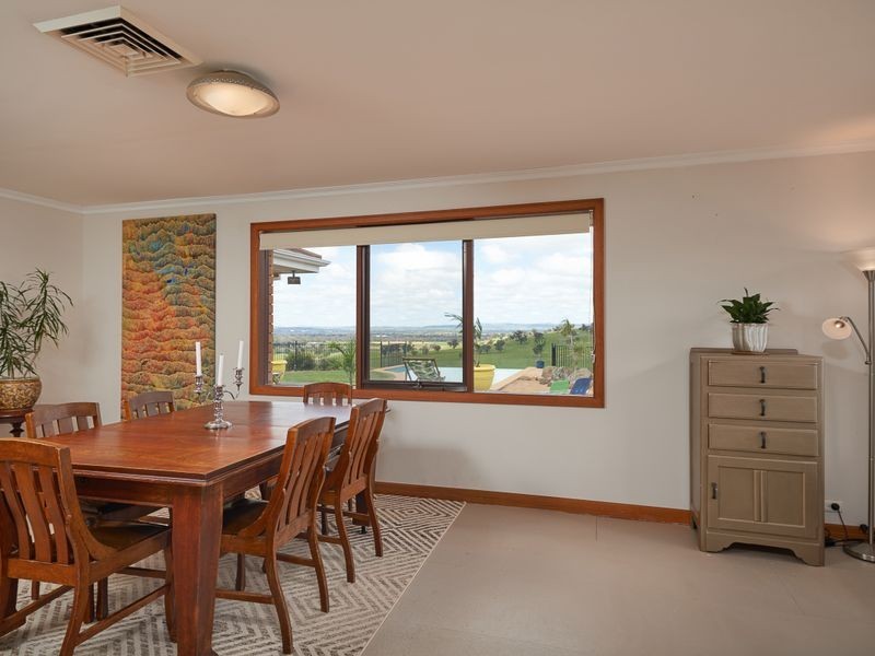 77 Bavin Road, North Wagga Wagga NSW 2650