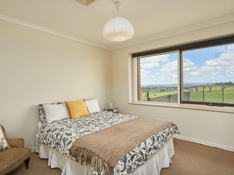 77 Bavin Road, North Wagga Wagga NSW 2650