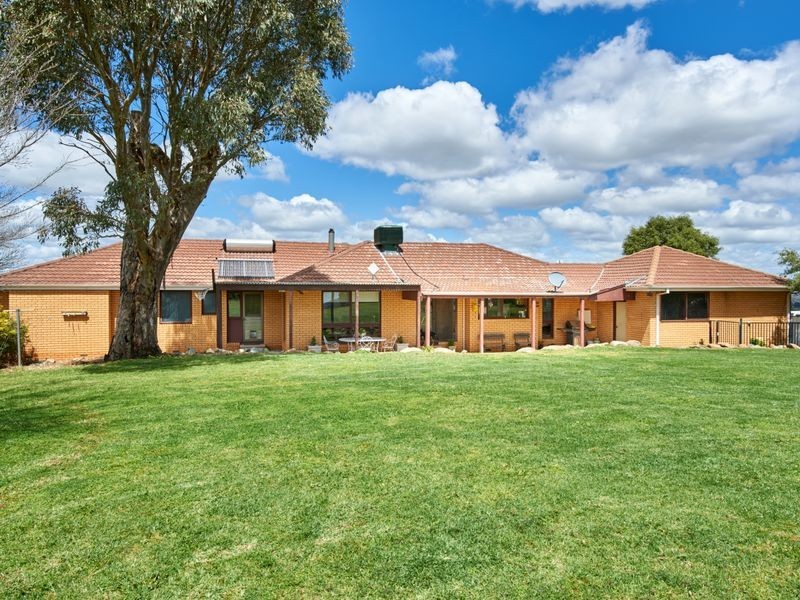 77 Bavin Road, North Wagga Wagga NSW 2650