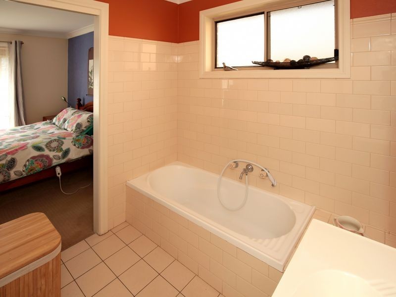 18 Swan Street, Ashmont NSW 2650