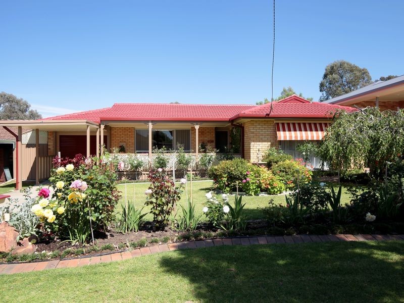 34 Fairbairn Crescent, Kooringal NSW 2650