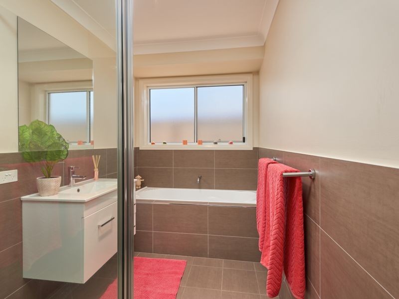 69 Lingiari Drive, Lloyd NSW 2650