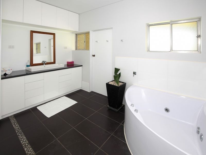 25 Inglis Street, Lake Albert NSW 2650