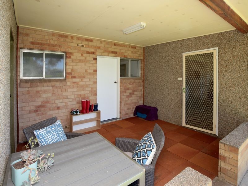 25 Inglis Street, Lake Albert NSW 2650