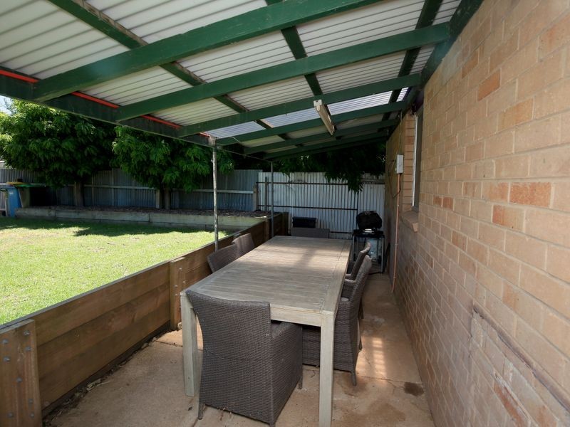 25 Inglis Street, Lake Albert NSW 2650