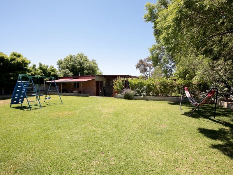 25 Inglis Street, Lake Albert NSW 2650