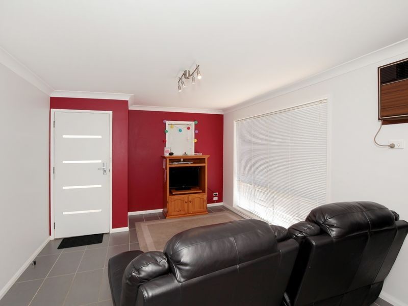 2/3 Nicholi Crescent, Lake Albert NSW 2650