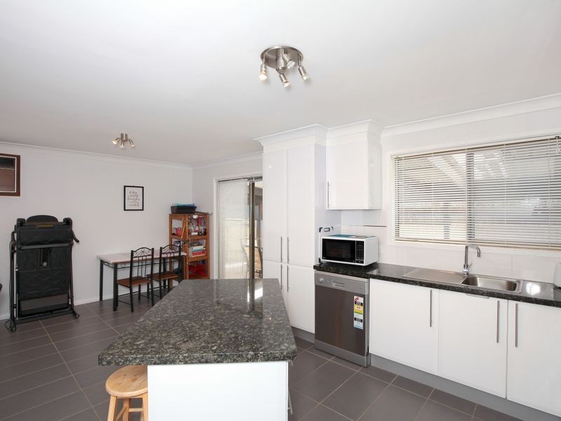 2/3 Nicholi Crescent, Lake Albert NSW 2650