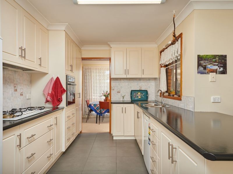 55 Geneva Crescent, Lake Albert NSW 2650