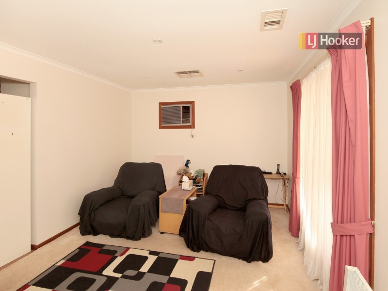 8 Ontario Drive, Lake Albert NSW 2650