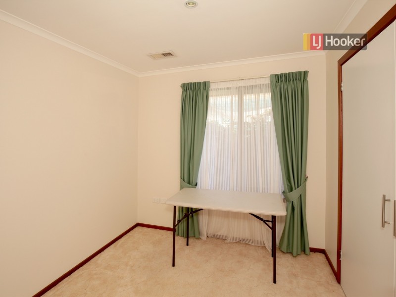 8 Ontario Drive, Lake Albert NSW 2650