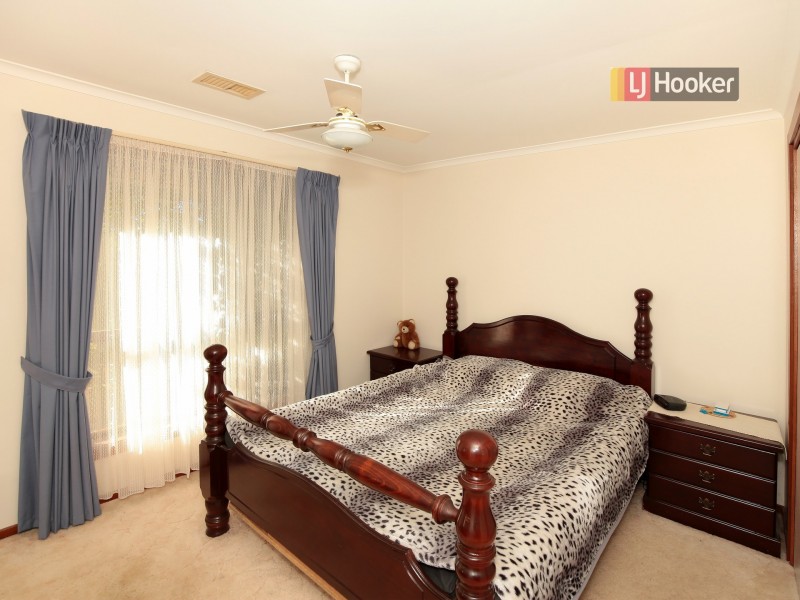 8 Ontario Drive, Lake Albert NSW 2650