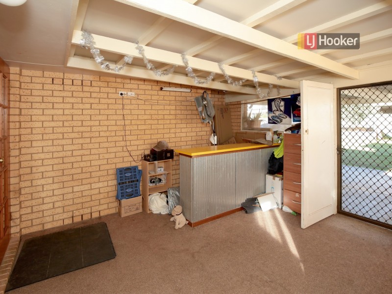 8 Ontario Drive, Lake Albert NSW 2650