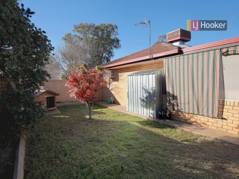 8 Ontario Drive, Lake Albert NSW 2650