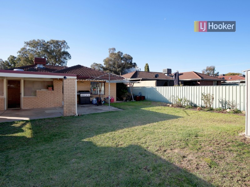 8 Ontario Drive, Lake Albert NSW 2650