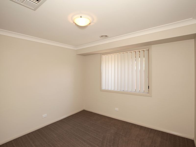 21 Womboin Crescent, Glenfield Park NSW 2650