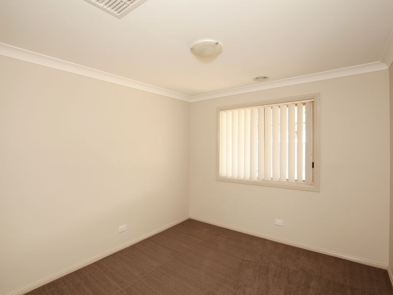21 Womboin Crescent, Glenfield Park NSW 2650