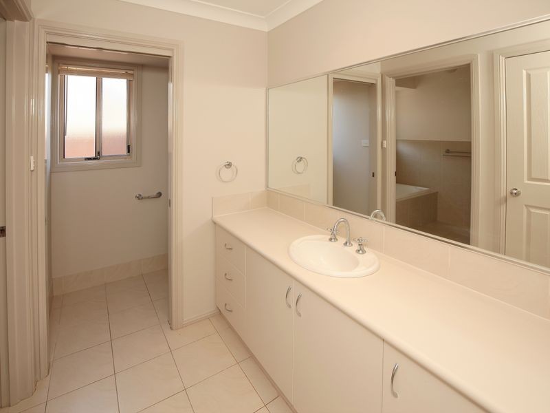 21 Womboin Crescent, Glenfield Park NSW 2650