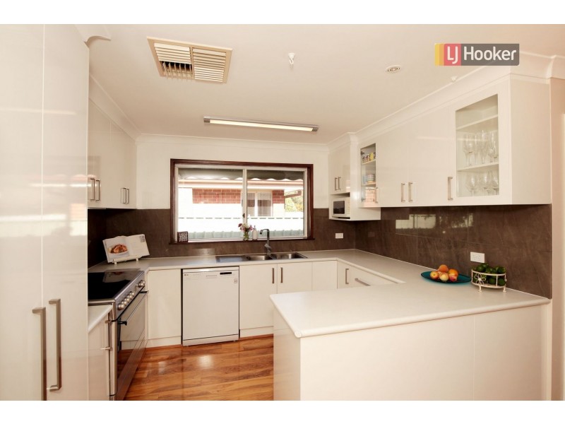 52 Undurra Drive, Glenfield Park NSW 2650