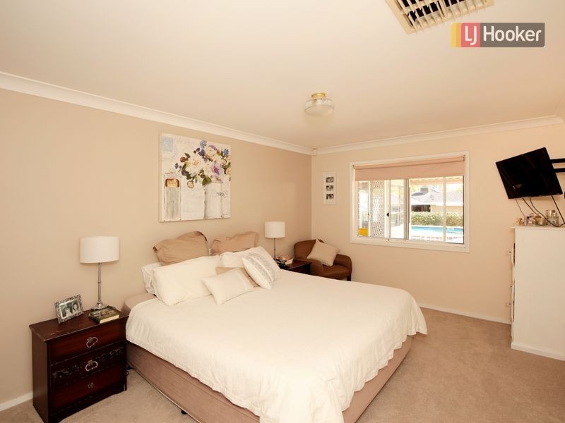 52 Undurra Drive, Glenfield Park NSW 2650