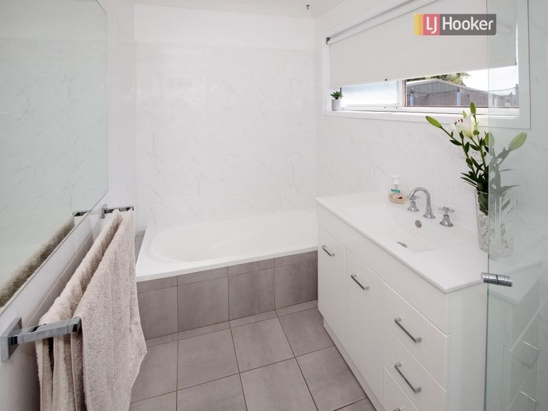 52 Undurra Drive, Glenfield Park NSW 2650