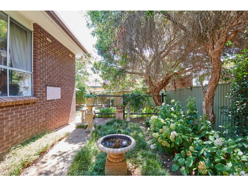 2 Cameron Street, Ashmont NSW 2650