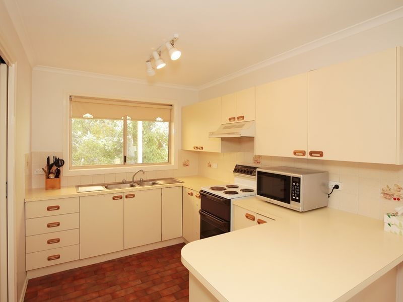 2/29 Brooklyn Drive, Bourkelands NSW 2650