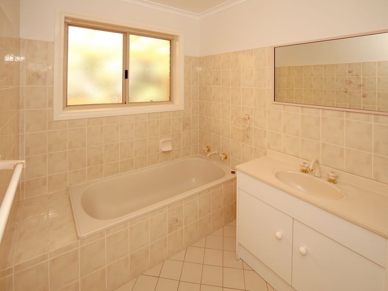 2/29 Brooklyn Drive, Bourkelands NSW 2650