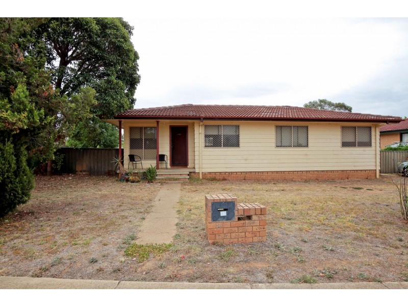 11 Dennis Crescent, Tolland NSW 2650