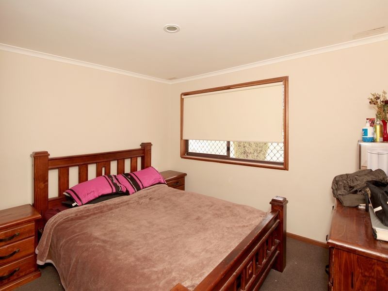 11 Dennis Crescent, Tolland NSW 2650