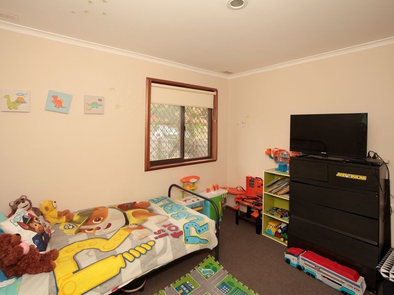 11 Dennis Crescent, Tolland NSW 2650