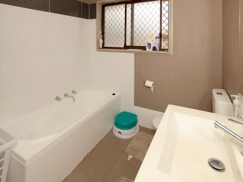 11 Dennis Crescent, Tolland NSW 2650