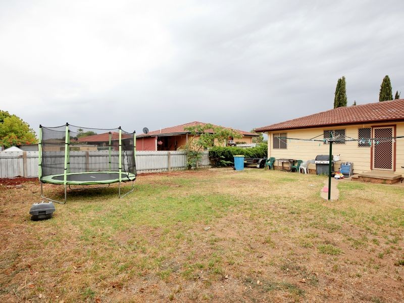 11 Dennis Crescent, Tolland NSW 2650