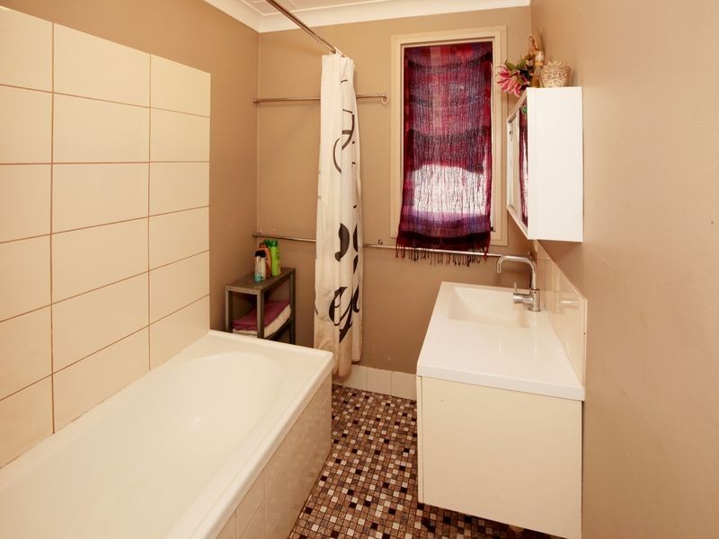 163 Raye Street, Tolland NSW 2650
