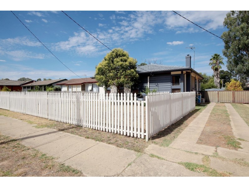 52 Ziegler Avenue, Kooringal NSW 2650