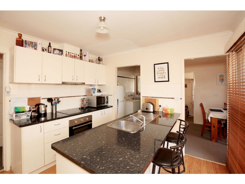 52 Ziegler Avenue, Kooringal NSW 2650