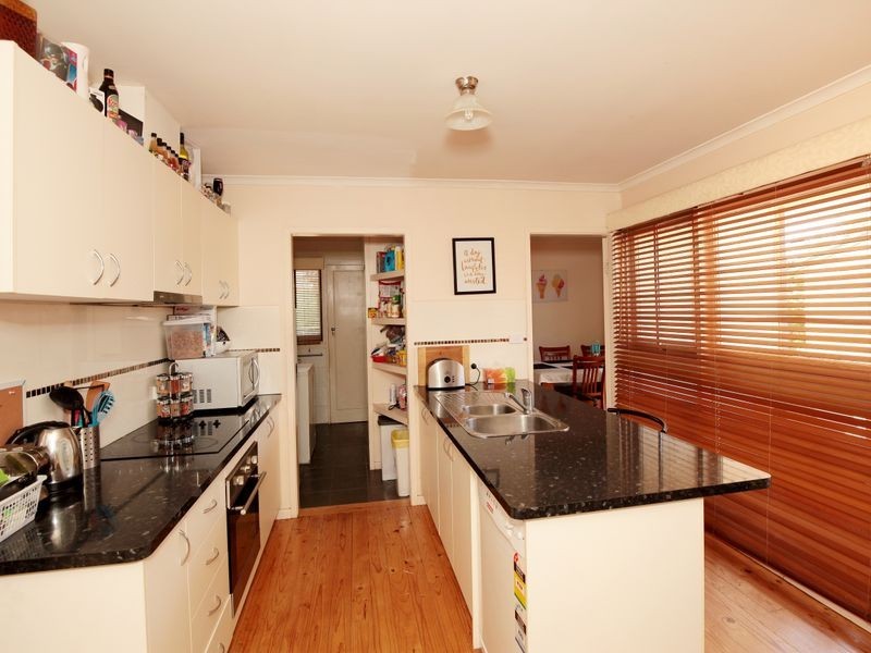 52 Ziegler Avenue, Kooringal NSW 2650