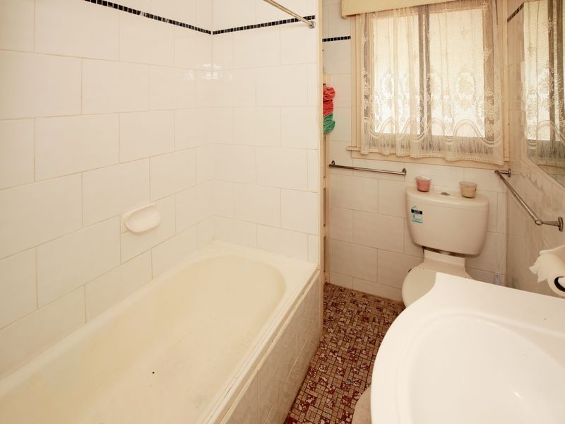 52 Ziegler Avenue, Kooringal NSW 2650