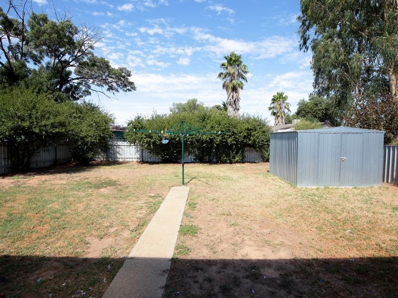 52 Ziegler Avenue, Kooringal NSW 2650