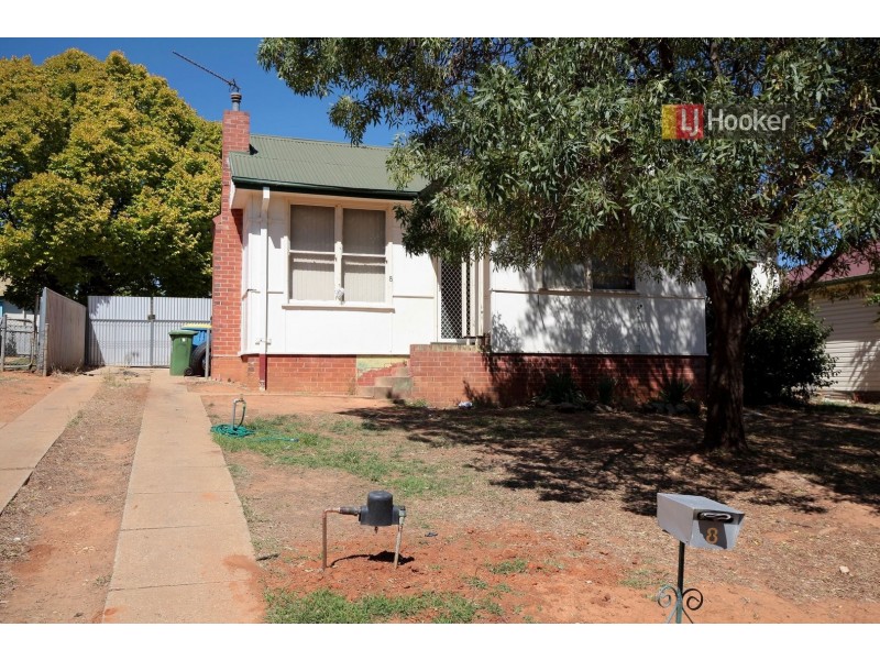 8 Phillip Avenue, Mount Austin NSW 2650