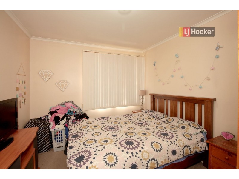 8 Phillip Avenue, Mount Austin NSW 2650