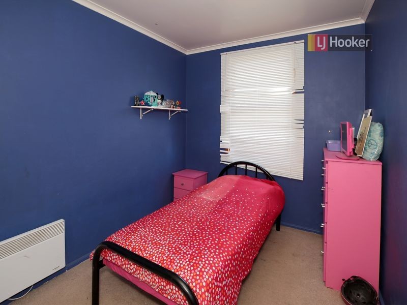8 Phillip Avenue, Mount Austin NSW 2650