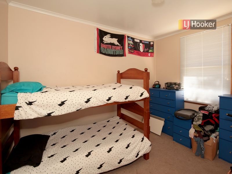 8 Phillip Avenue, Mount Austin NSW 2650